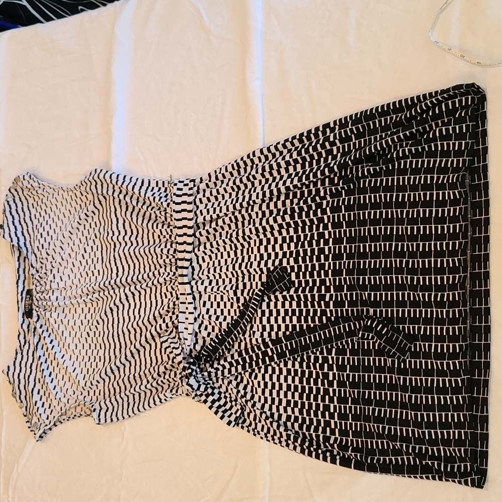 Guess Dress Size 10 Black & White Geometric